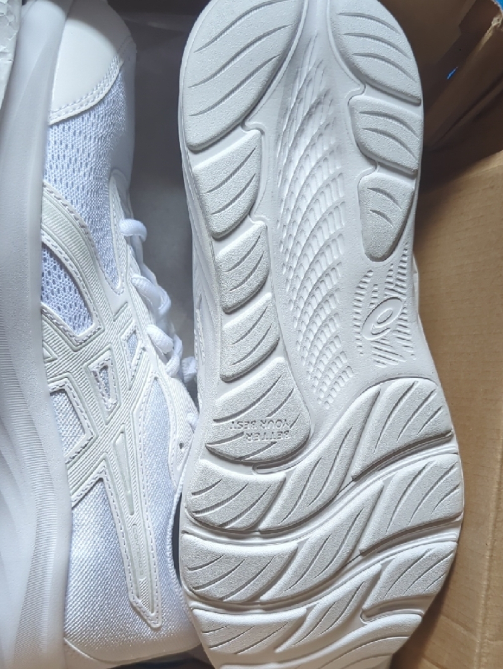 Asics Women's White Athletic Running Shoes - Picture 2 of 8